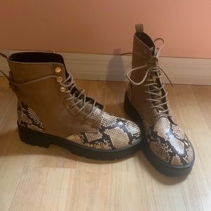 Woman’s boots never worn size 9